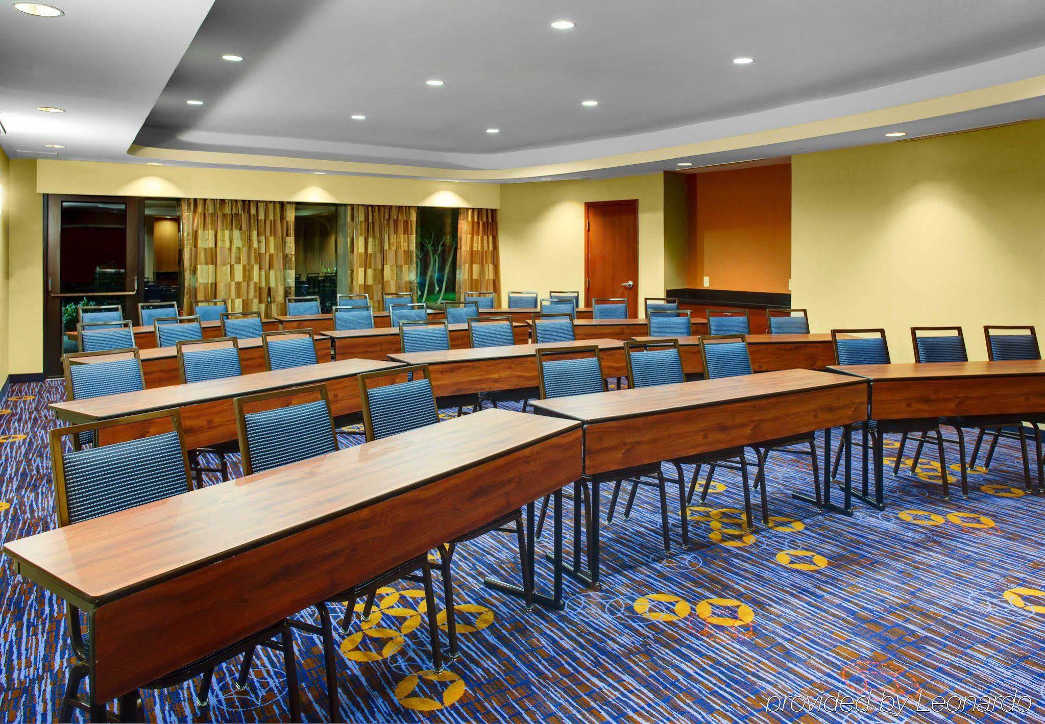 Courtyard High Point Hotel Luaran gambar