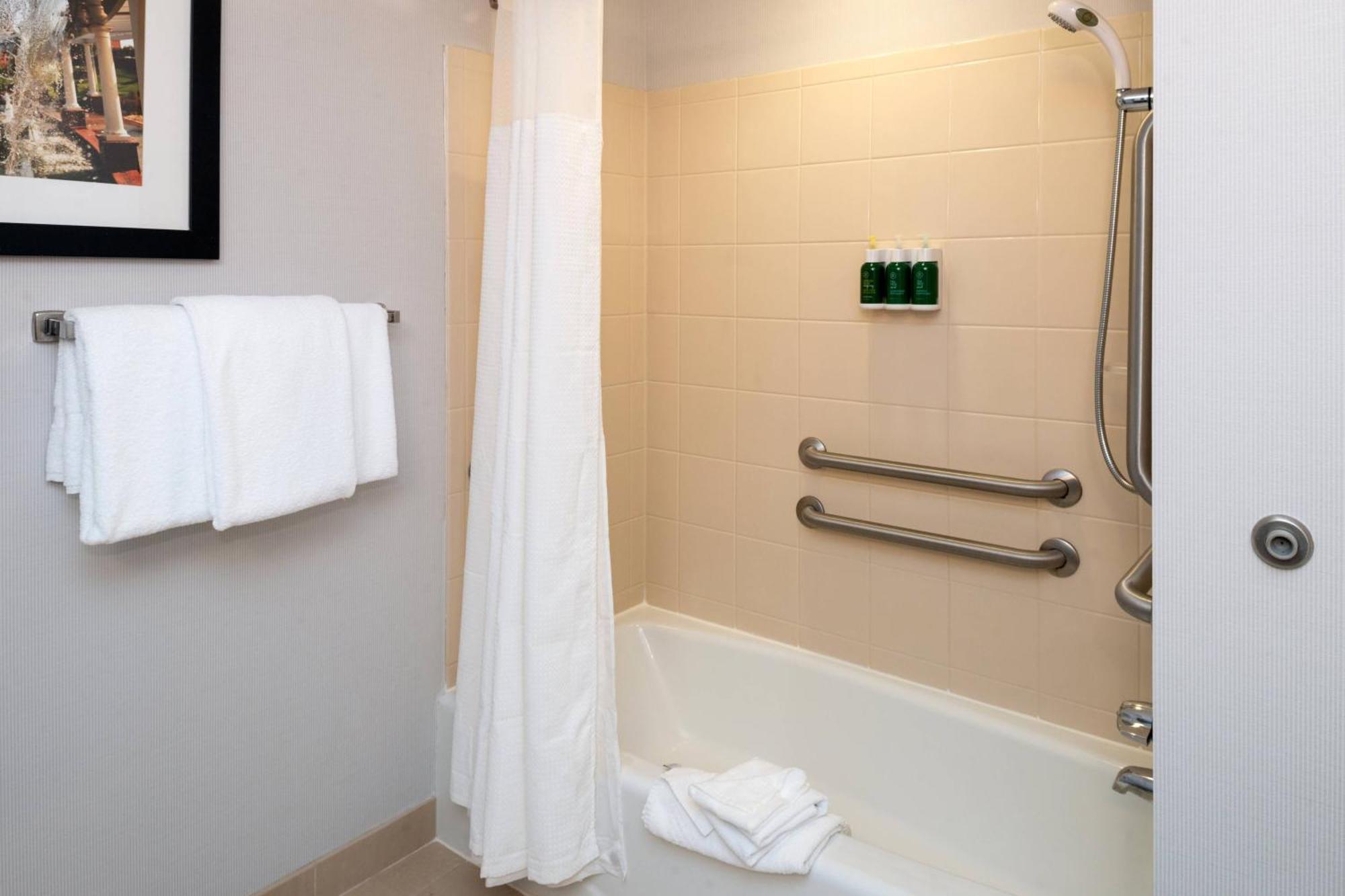 Courtyard High Point Hotel Luaran gambar