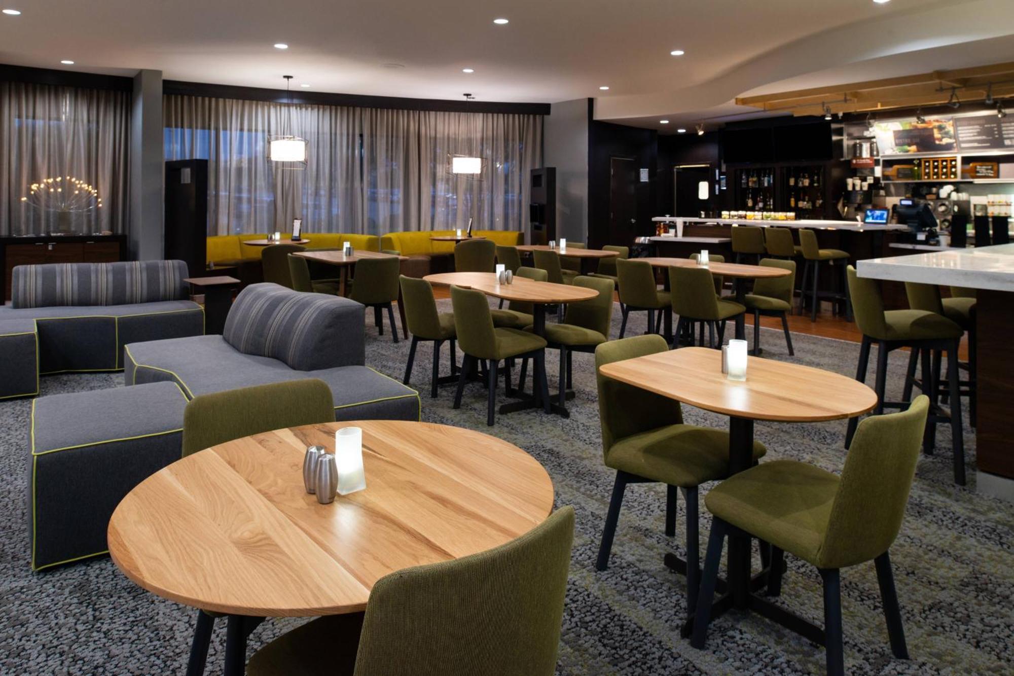 Courtyard High Point Hotel Luaran gambar