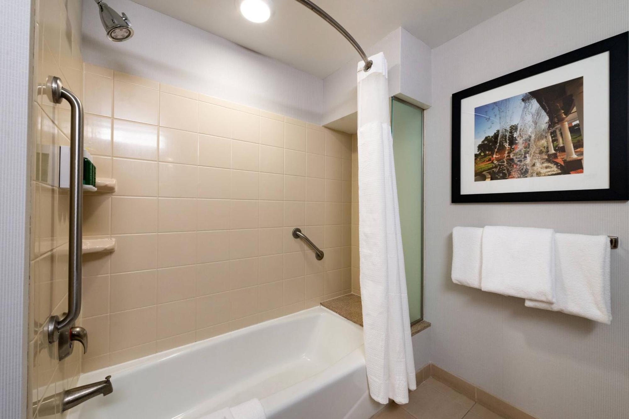 Courtyard High Point Hotel Luaran gambar