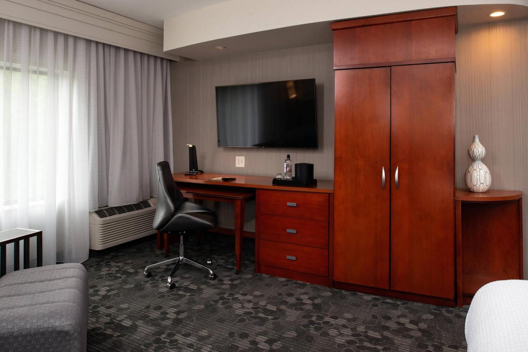 Courtyard High Point Hotel Luaran gambar