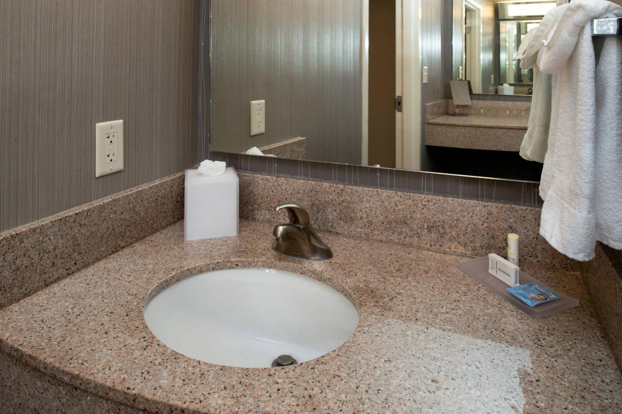 Courtyard High Point Hotel Luaran gambar