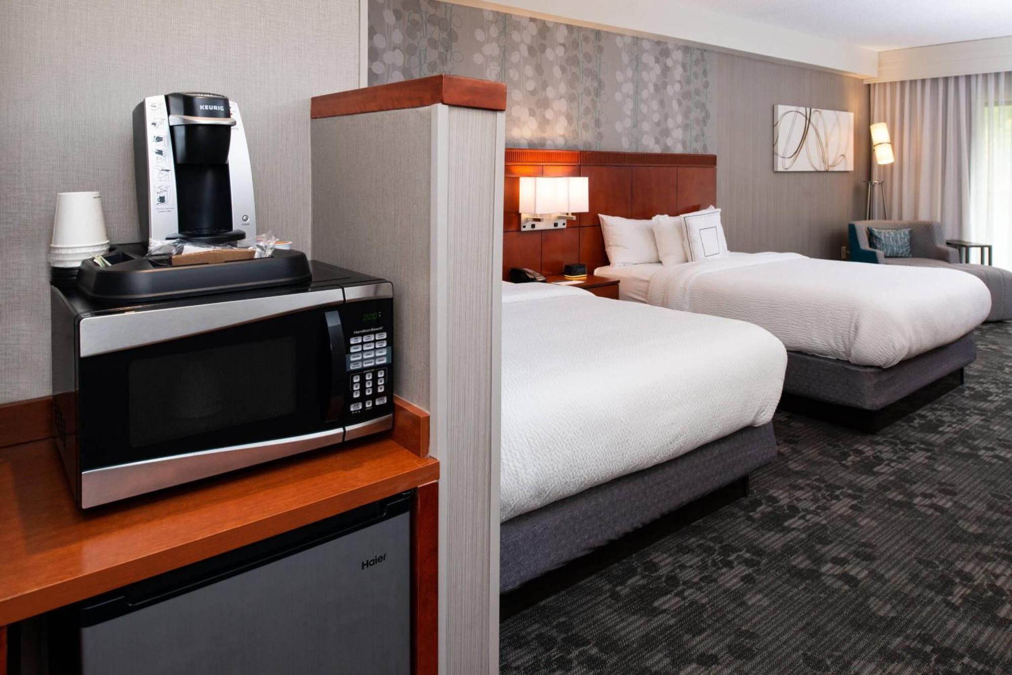 Courtyard High Point Hotel Luaran gambar